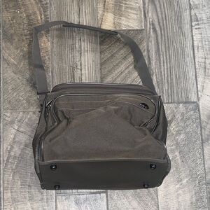 Samsonite army green Bag fits on luggage. 15”x 12”x 19” adjustable strap